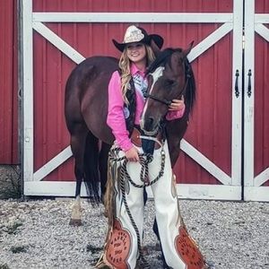 Meet your Posher, Olivia